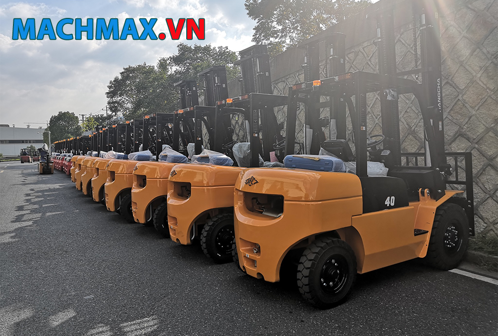 Giá xe nâng dầu 4 tấn mới Hangcha