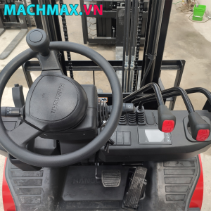 Khoang điều khiển xe nâng điện 1.5 tấn 4 bánh