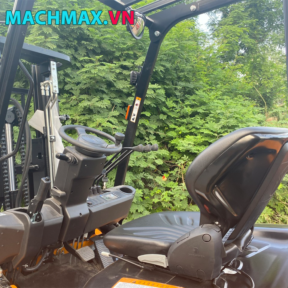 Khoang lái xe nâng điện 2.5 tấn Khoang lái xe nâng điện 2.5 tấn