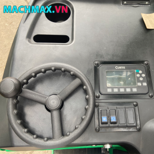Khoang lái xe nâng điện reach truck đứng lái