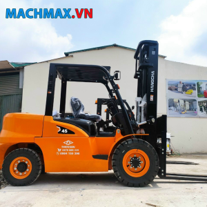 Xe nâng dầu 4.5 tấn giá ưu đãi