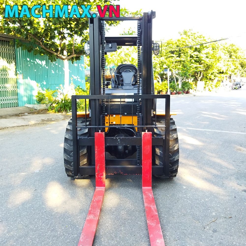 Xe nâng địa hình 3 tấn giá tốt chính hãng Xe nâng địa hình 3 tấn giá tốt chính hãng