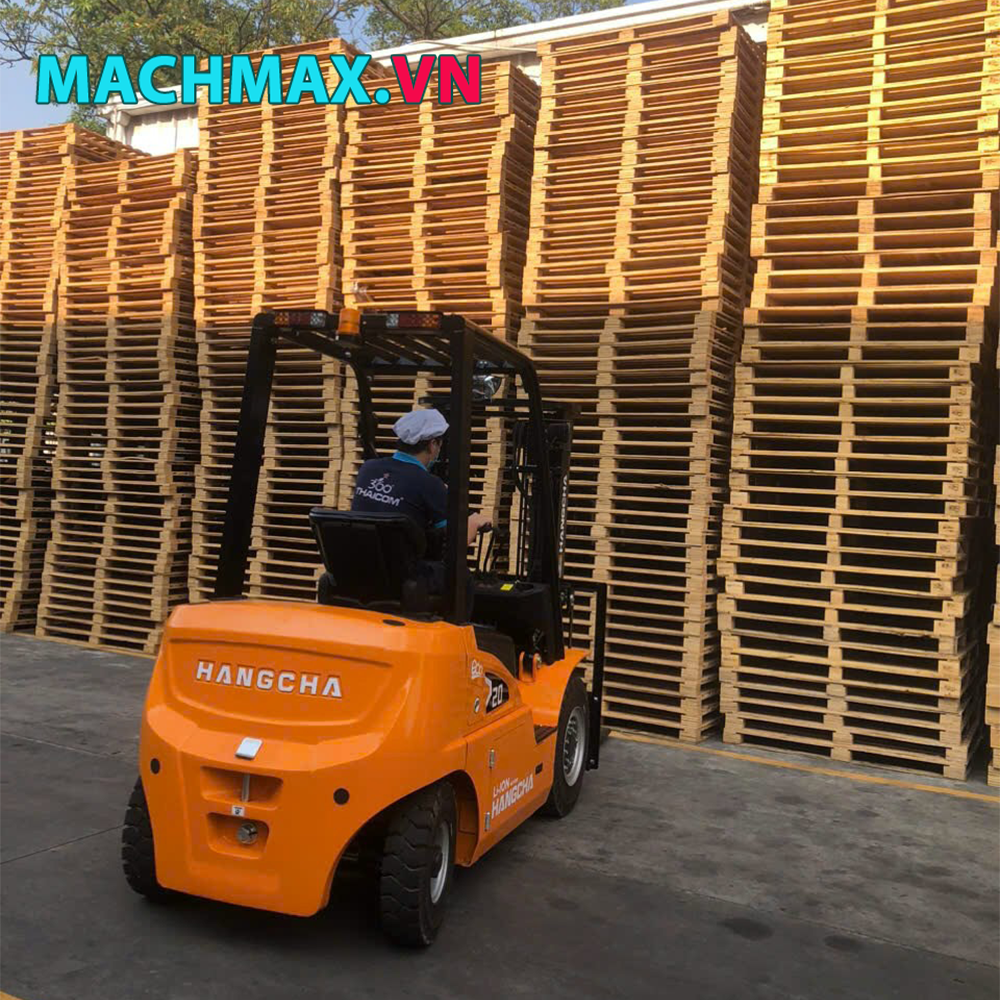 Xe nâng điện 2 tấn 4 bánh nâng hàng hóa (1) Xe nâng điện 2 tấn 4 bánh nâng hàng hóa (1)