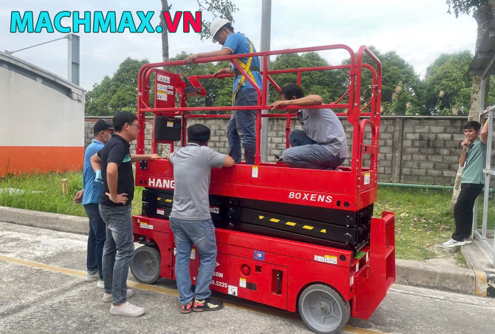 Xe nâng người dạng cắt kéo giá ưu đãi