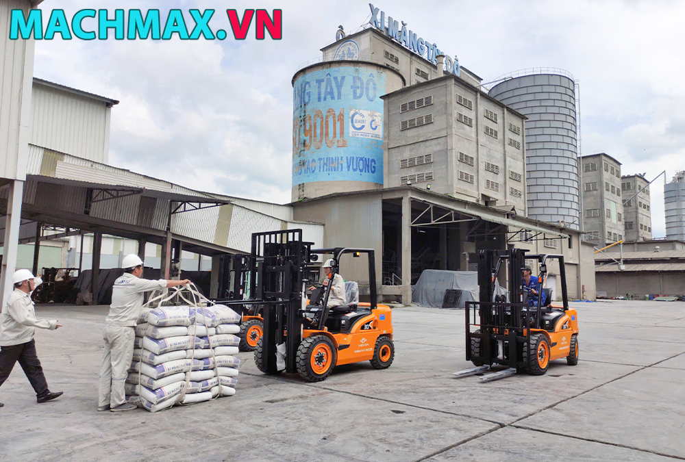 Xe nâng xi măng mới giá tốt