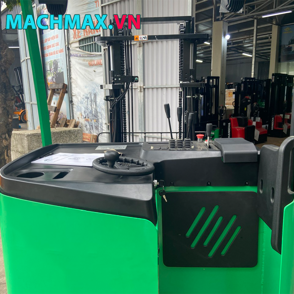 bệ đứng xe nâng reach truck đứng lái