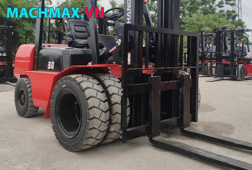 Lốp hơi xe nâng hàng