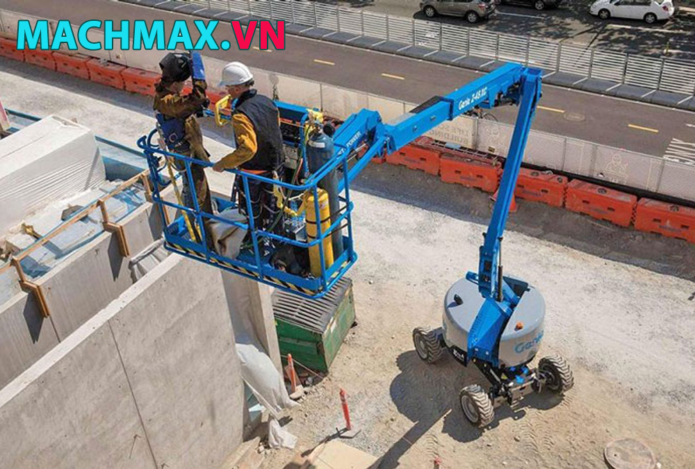 Xe nâng người Boom Lift thích hợp nhiều địa hình